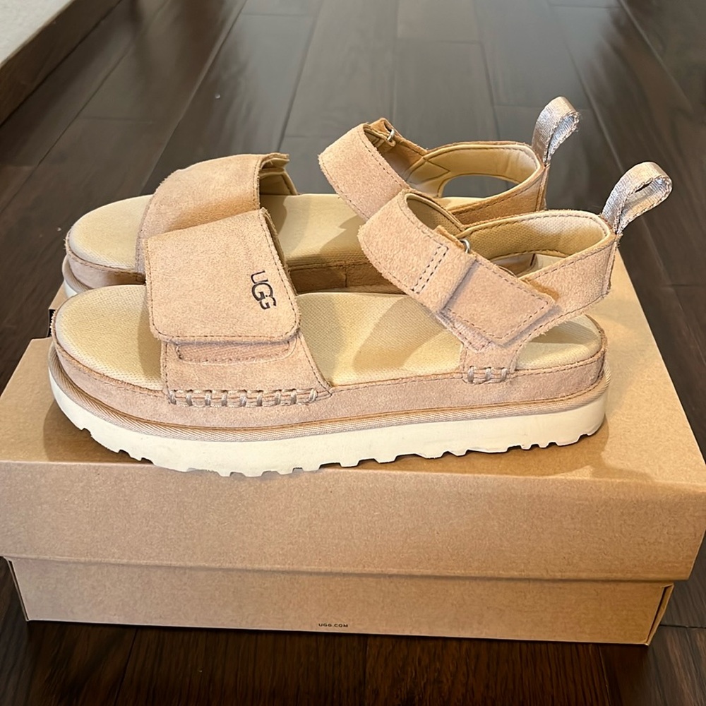 UGG Goldenstar Platform Sandal Women’s size 9